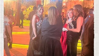 بإطلالة مميزة.. لميس الحديدي أول الحاضرين حفل زفاف ابنة المنتج محمد السعدي