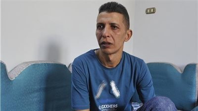 أول لقاء في مطار برج العرب.. إسلام ضحية «بنت إبليس» يروي كواليس رؤية والدته