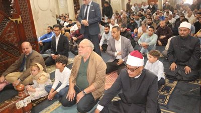 الملك أحمد فؤاد الثاني يؤدي صلاة الجمعة بمسجد القائد إبراهيم في الإسكندرية