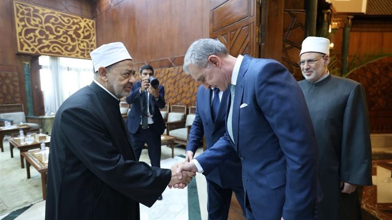 شيخ الأزهر يستقبل