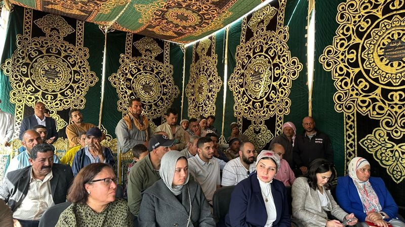 جانب من الجلسات بمركز
