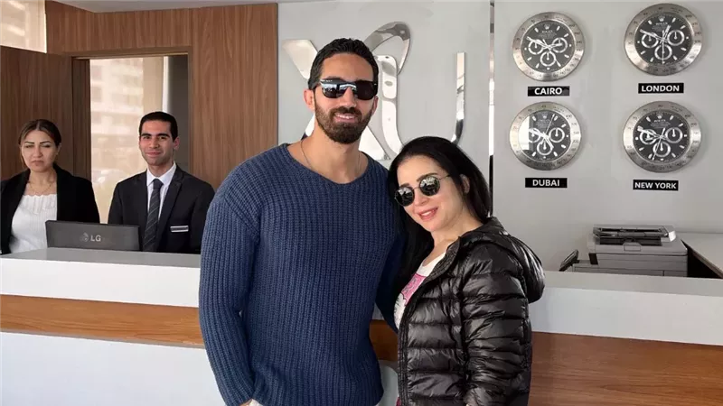 مي عز الدين وزوجها