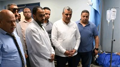 محافظ أسوان يتابع مصابي حريق محطة الوقود... ويكلف نائبه بزيارة المستشفى