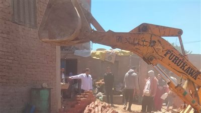  تنفيذ 18 حالة إزالة لمباني بدون ترخيص وحملات لرفع الإشغالات بالمنوفية 