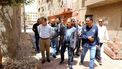 استكمال أعمال تركيب الإنترلوك بمنطقة أبو الريش بالزقازيق