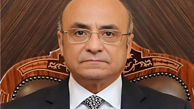نقيب الأشراف يهنئ المستشار عمر مروان لمنحه الدكتوراه الفخرية