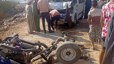 حادث تصادم بأسيوط يسفر عن مصرع شخصين وإصابة 12 آخرين