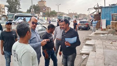 حملات مكثفة بحي الأربعين لإزالة الإشغالات وتعظيم موارد الدولة وانضباط الشارع