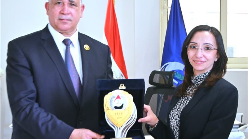 محافظ البحيرة تستقبل