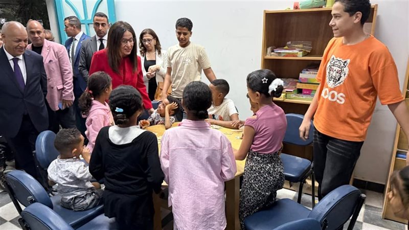 وزيرة الثقافة 