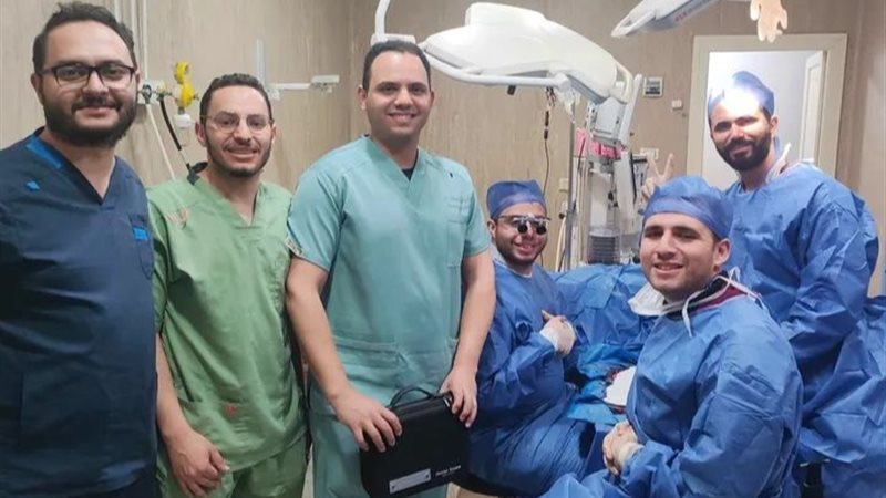 بعض أعضاء فريق طبي