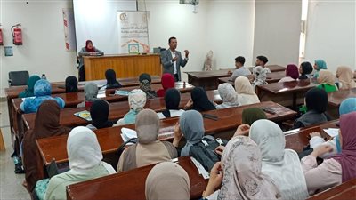 مكتب شكاوى المرأة بالمجلس القومي للمرأة بقنا ينفذ ندوات توعوية بكلية العلوم 