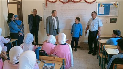 مدير تعليم أسيوط يتابع الانضباط المدرسى بمدرستى النهضة وشمال الجامعة