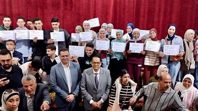 وزير التعليم يهنئ طلاب الثانوية الحاصلين على شهادات معتمدة من اليابان