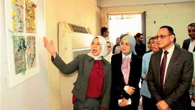 جامعة أسيوط تفتتح معرض «ترانيم ملمسية» بكلية التربية النوعية