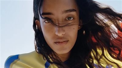 أناقة ونعومة على الشاطئ.. حملة دار الأزياء سيلين لصيف 2026
