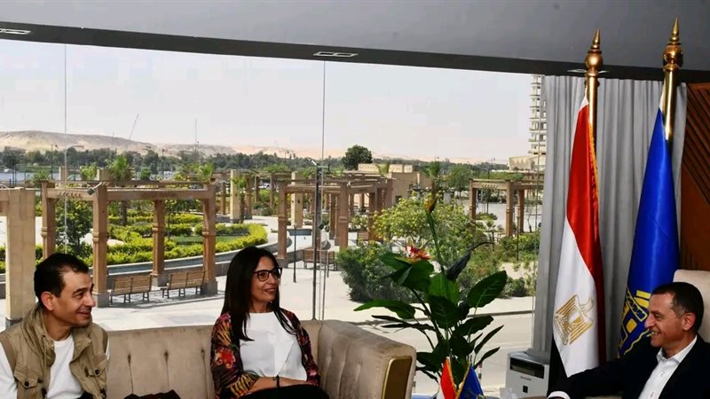 محافظ أسوان يستقبل