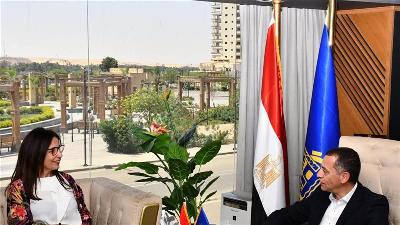 وزيرة الثقافة 