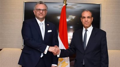 وزير الخارجية يبحث مع مستشار أمريكي تعزيز الشراكة الاستراتيجية المشتركة