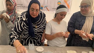 إنطلاق فعاليات اليوم الأول لمشروع «علمني حرفة» لتعلم حرفة الكونكريت بالسويس
