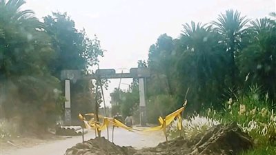 محافظ أسوان يحيل واقعة وفاة شاب بحفرة صرف صحي للنيابة ويوجه بإجراءات مشددة ضد الشركة المنفذة