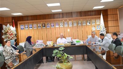 مركز النيل للتنوير بجامعة أسيوط يناقش إطلاق مبادرة سفراء الانتماء