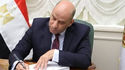العمل: السبت 25 أبريل إجازة مدفوعة الأجر للعاملين بالقطاع الخاص 