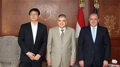 رئيس قناة السويس يبحث تعزيز التعاون المشترك مع مسؤولي «تيدا مصر»