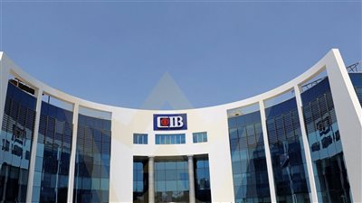 من 300 إلى 3000 جنيه.. شكوى عميل CIB تثير الجدل.. وهشام عز العرب يتدخل