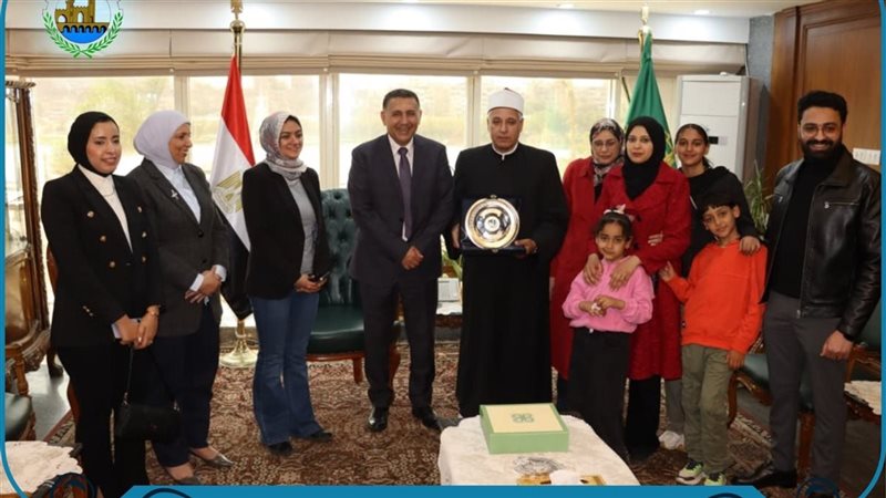محافظ القليوبية يكرم