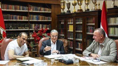 التفاصيل الكاملة لمخطط منصور وعبدالحفيظ لحل أزمة الرواتب الكبيرة في الأهلي