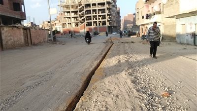 أهالي الجناين بالسويس يطالبون بسرعة رصف طريق «القرية الشارع» المتدهور
