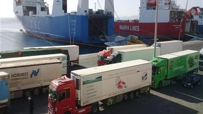 خلال 24ساعة.. تداول 11 ألف طن و560 شاحنة بموانئ البحر الأحمر