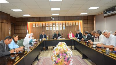 مجلس الدراسات العليا بجامعة أسيوط يوافق على زيادة مكافآت الإشراف والتحكيم ويقر
