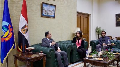 نائب محافظ البحيرة يعقد لقاء موسع بمكتبة مصر العامة بدمنهور لمناقشة خطة العمل 