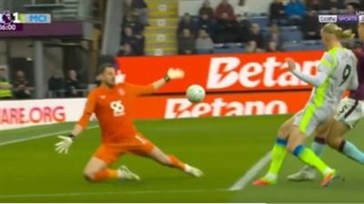 نتيجة وأهداف مباراة مانشستر سيتي وبيرنلي الشوط الثاني (1-0) بالدوري الإنجليزي