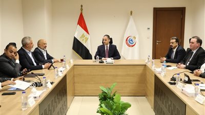 نائب وزير الصحة يبحث مع 