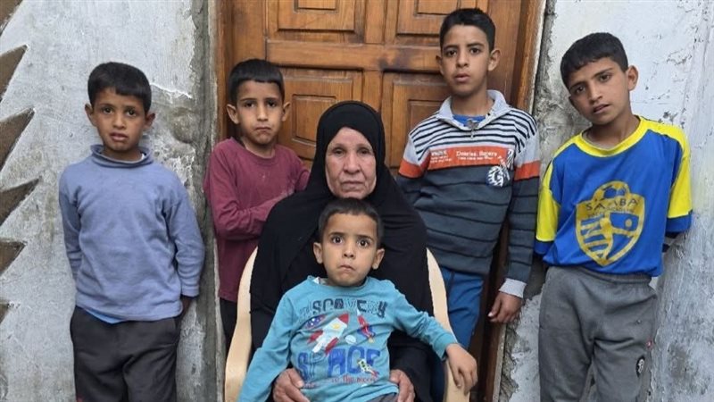 الجدة أم محمد وأحفادها