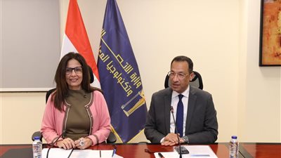 تعاون بين 