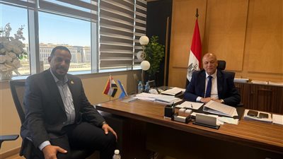 النائب أحمد غريب يلتقي نائب وزير الإسكــان ​لبحث مشاكـل الصرف الصحي بالسويس 