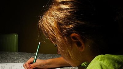الفتيات تعاني من قلق الرياضيات أكثر من الأولاد في جميع أنحاء العالم  