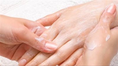 علاج جفاف اليدين وتشققها بخطوات سهلة وبسيطة من مطبخك