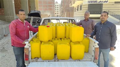 ضبط طن زيوت مجهولة داخل سيارة نقل بالأقصر قبل تداولها بالأسواق