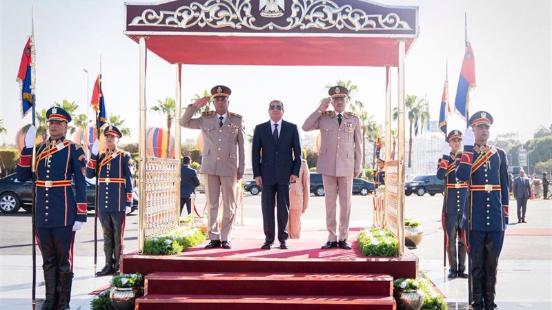الرئيس السيسي يضع