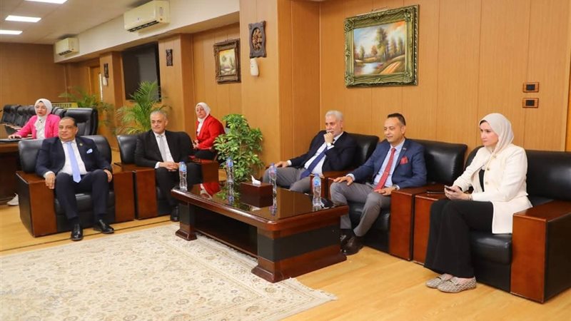محافظ دمياط يتفقد