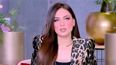 التوقيت الصيفي ابتدا.. ياسمين عز: البسي خلخال لجوزك ودلعيه 