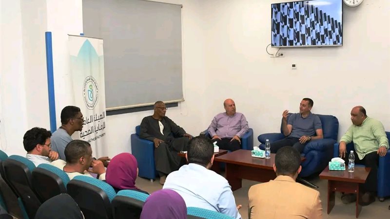 محافظ أسوان يلتقي