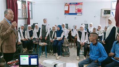 مدير تعليم أسيوط يشهد ندوة مخاطر الإنترنت لطلاب مدارس صدفا 