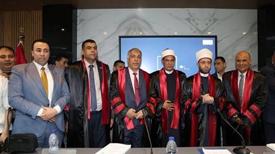 “الأزهري” يشارك في مناقشة 