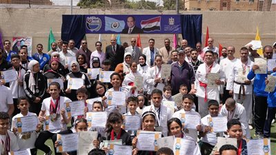 محافظ أسيوط يكرم أبطال المحافظة الرياضيين بعد إنجازات عربية ودولية
